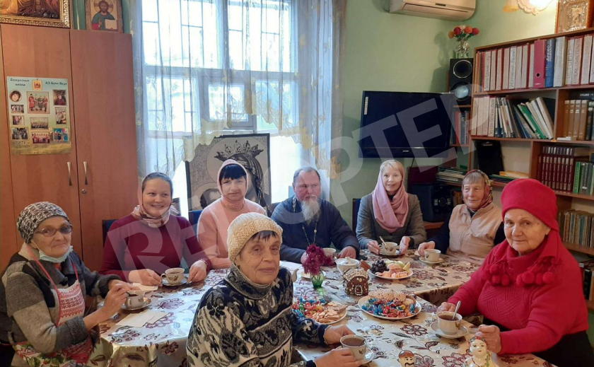 Запорожские священнослужители отмечали профессиональный праздник чаем