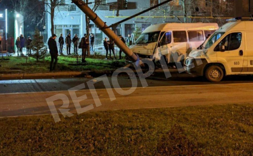 13 пассажиров запорожской маршрутки травмировались, водитель сбежал
