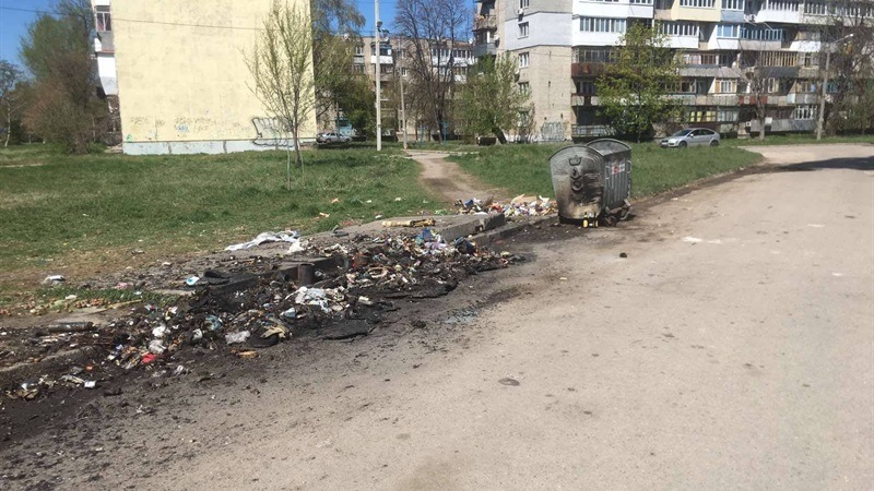 В Запорожье сожгли 38 контейнеров для мусора