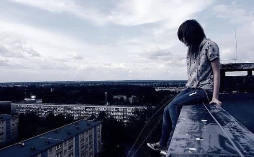 В Запорожской области отговаривали от суицида 17-летнюю девушку