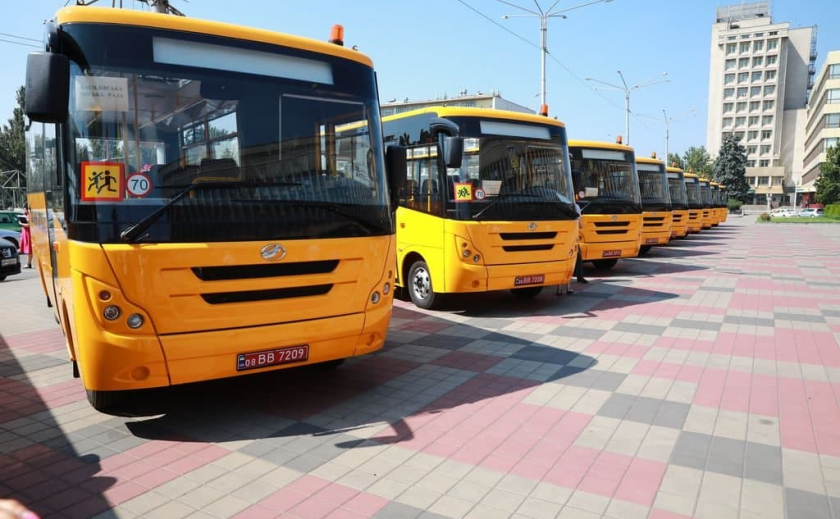 В Запорожской области сёла получили в подарок новые школьные автобусы «ЗАЗ»