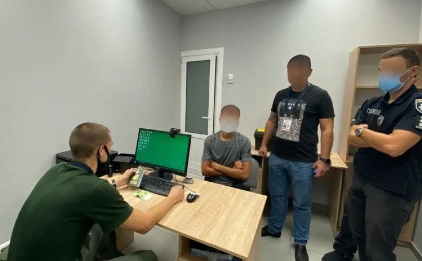 В аэропорту Запорожья пограничники задержали иностранца за взятку 100 евро