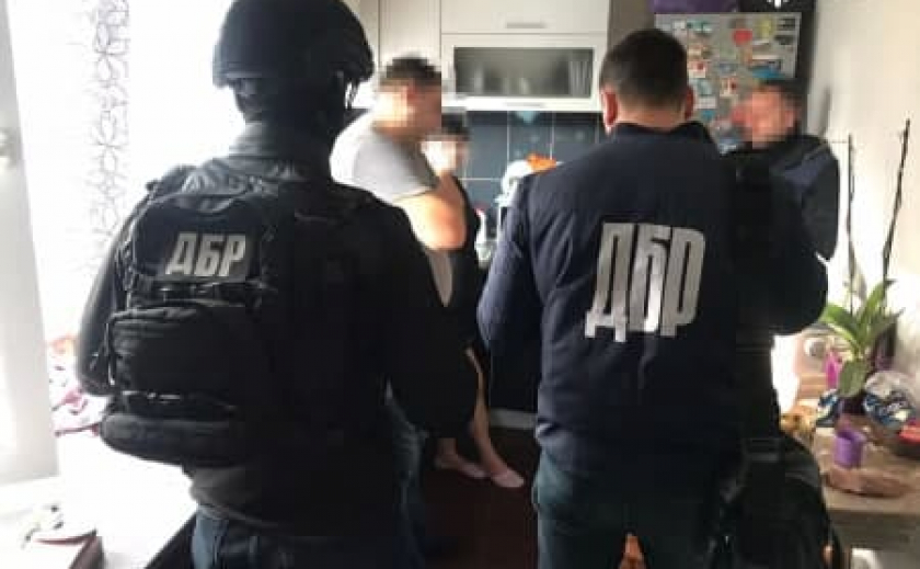 В Запорожской области полицейский торговал вещдоками