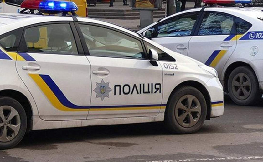 В Запорожье пьяный водитель без прав наехал на полицейский автомобиль