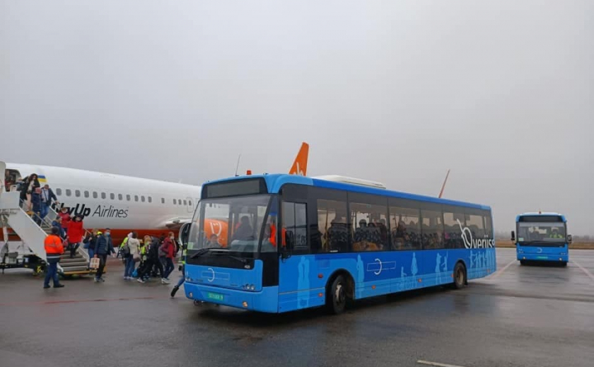 В аэропорту Запорожья появились 4 новых перронных автобуса
