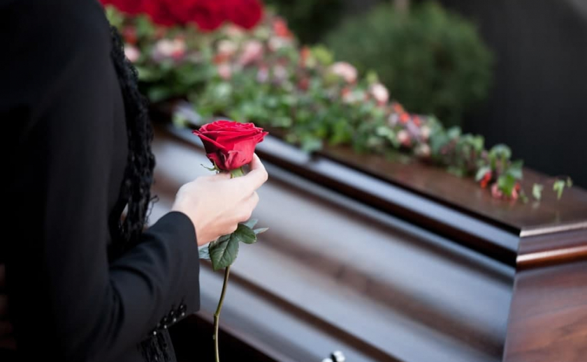 Погребение отменяется: в Запорожской области во время похорон случился жуткий конфуз