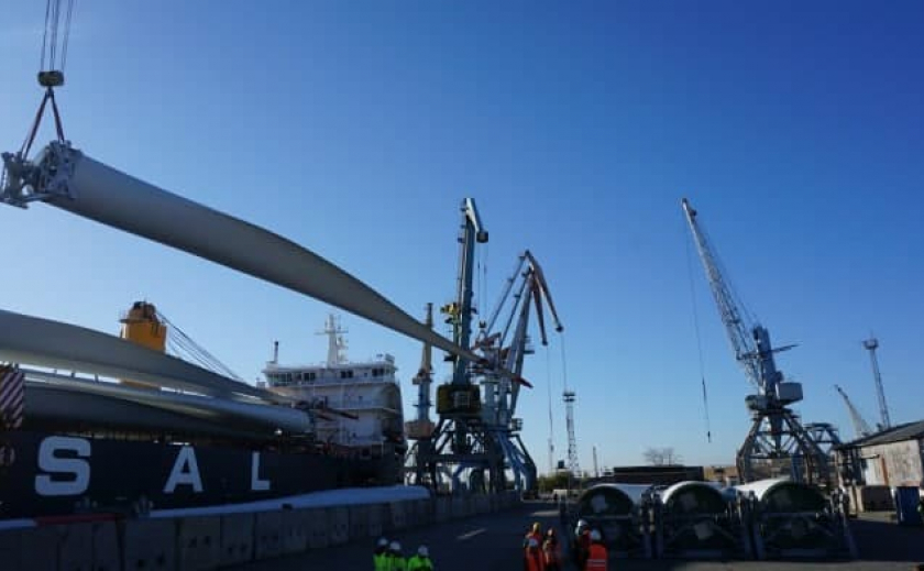 Бердянский порт хочет принимать судна с комплектами для ветроэлектростанций