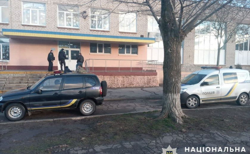 В Бердянске шантажист заминировал 17 школ и требует 125 тыс. грн. выкупа