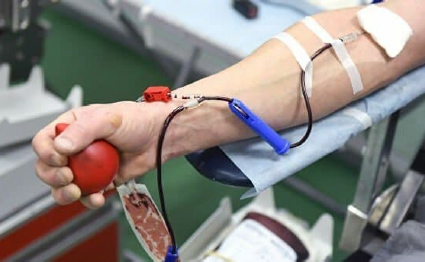 Продали 270 л плазмы крови: Полиция объявила о подозрении экс-директору центра службы крови Запорожья