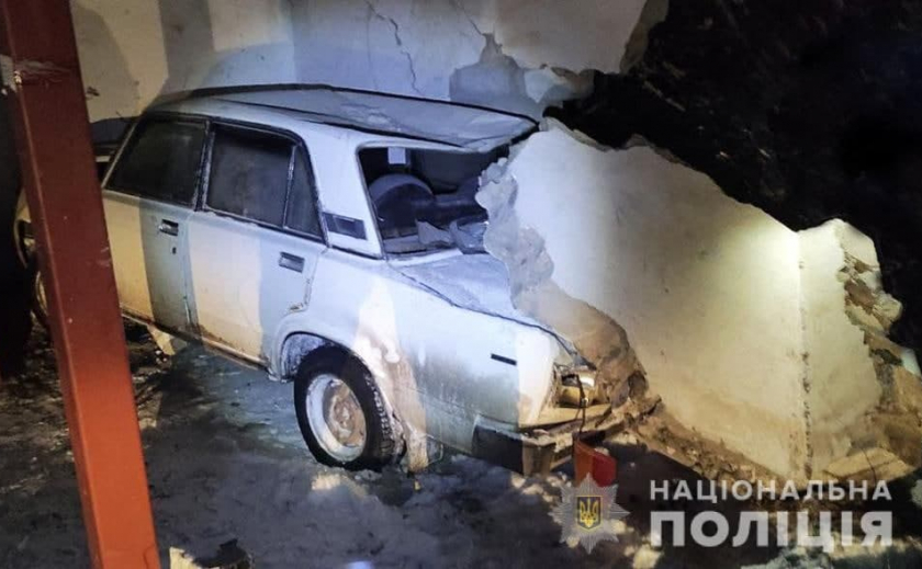 В Запорожской области пьяный водитель влетел в остановку общественного транспорта: есть пострадавший