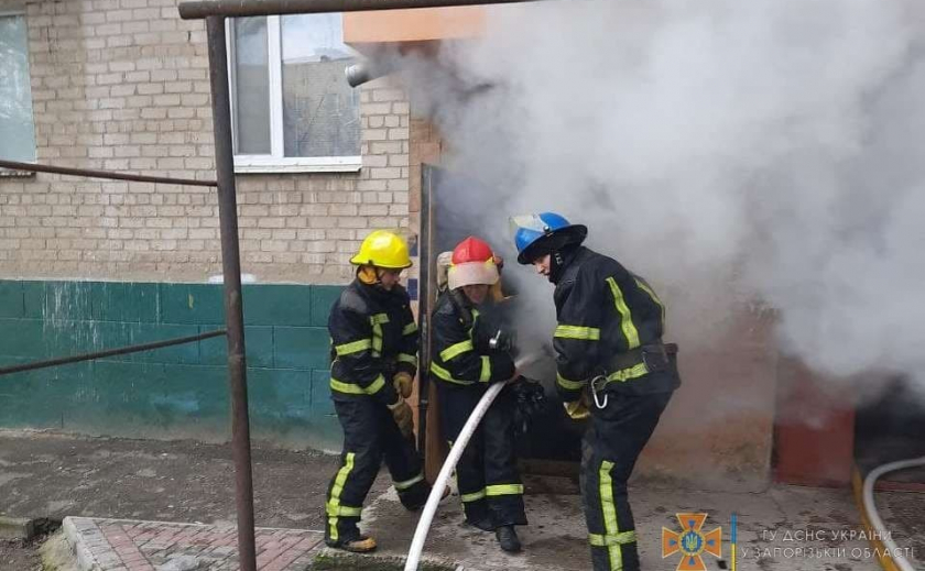 Загорелся мусор: В Мелитополе эвакуировали из многоэтажки 12 человек