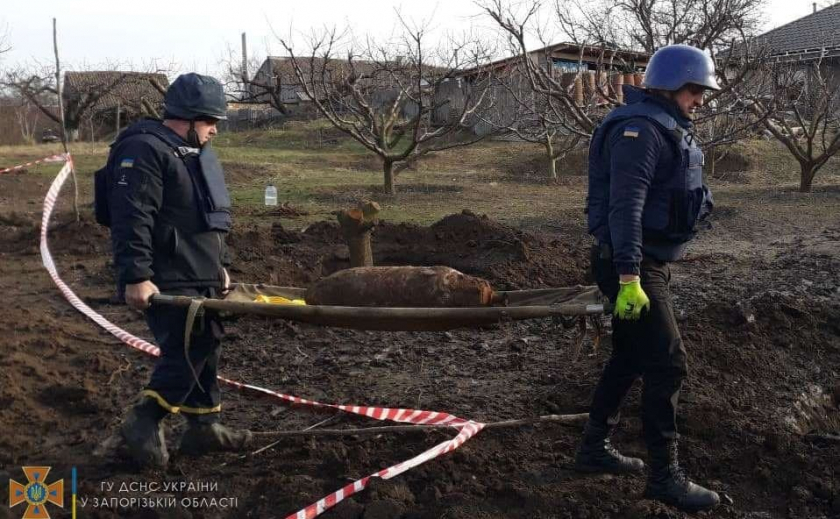 В Запорожской области обнаружили 100-килограммовую авиабомбу
