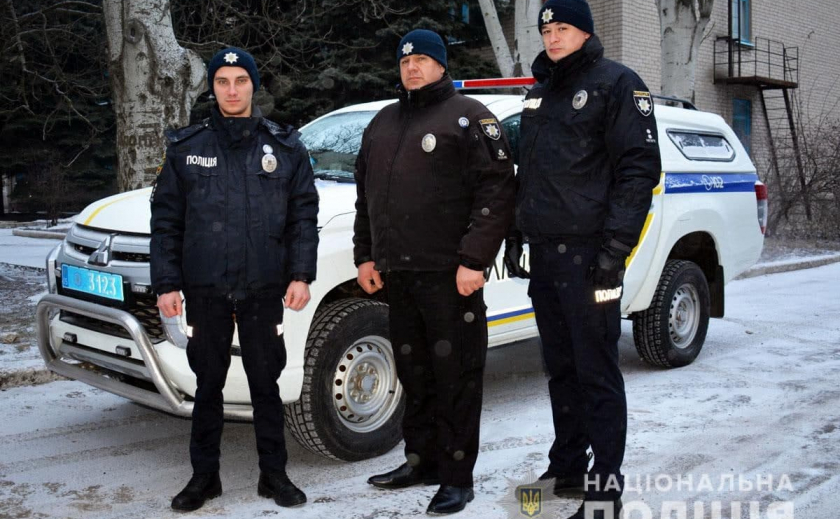 Четверо суток шел из Бердянска в Донецк: Полицейские Волновахи спасли 67-летнего мужчину