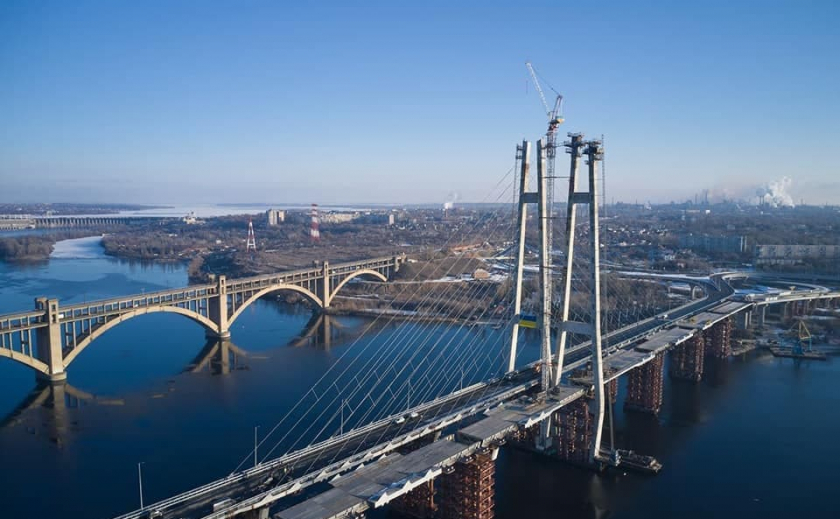 «Укравтодор» рассказал, когда мост в Запорожье достроят полностью
