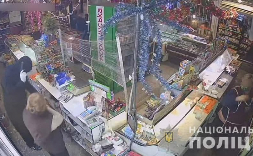 Осужденный террорист в строительных очках: в Запорожье произошло дерзкое ограбление магазина