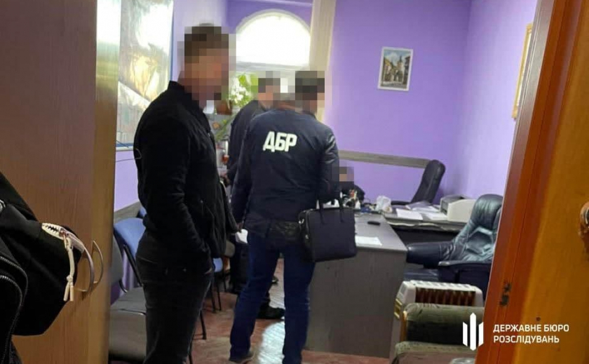 Делали наркотики и продавали: в Запорожской области ГБР сообщило о подозрении полицейским и их помощникам