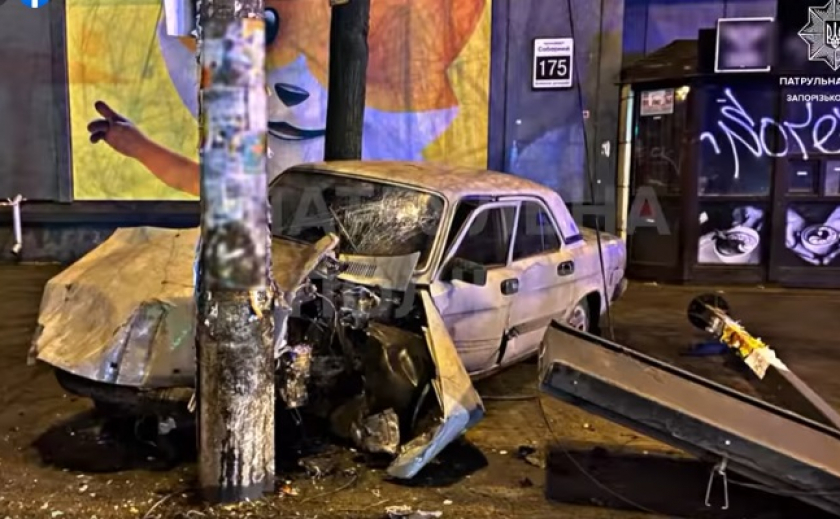 Без прав и техпаспорта: Пьяный водитель в Запорожье на краденом авто совершил 2 аварии
