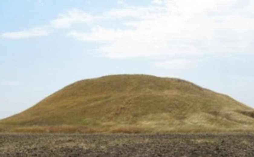Памятник археологии: Прокуратура Запорожской области требует вернуть государству землю с курганом