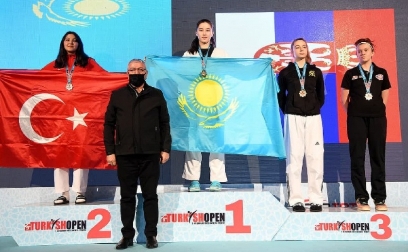 Тхэквондисты Запорожья взяли 2 «бронзы» на юниорском турнире в Турции