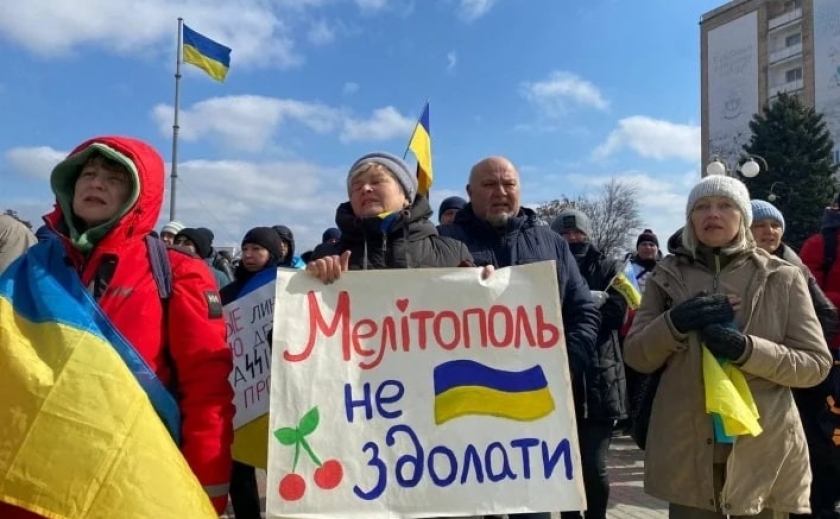 Хотят открыть школы 4 апреля: В Мелитополе российские военные похитили трех директоров школ
