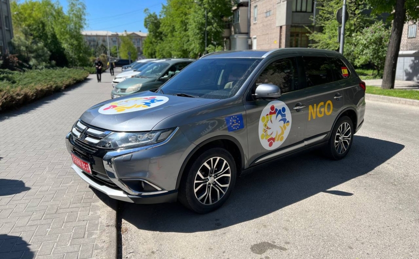 Гражданин Испании подарил Запорожью новый автомобиль для перевозки «гуманитарки»