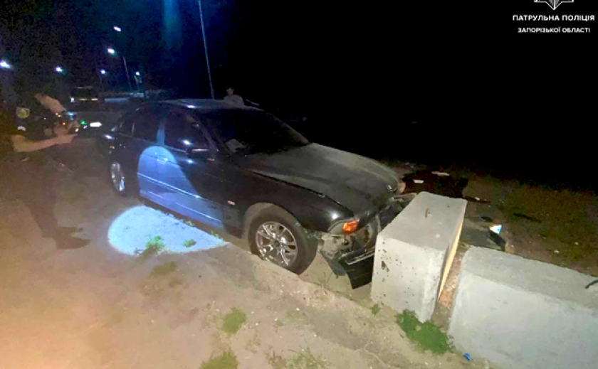 Зупинив бетонний блок: В Запоріжжі патрульні затримали водія з 2,77 проміле алкоголю