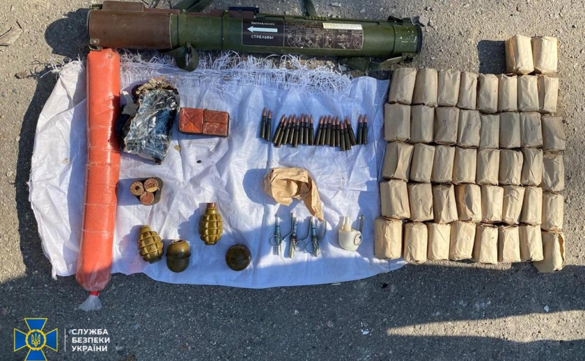 5 кг тротилу, пластид, гранатомет: СБУ затримала торгівця зброєю та виявила схрон із боєприпасами на Запоріжжі