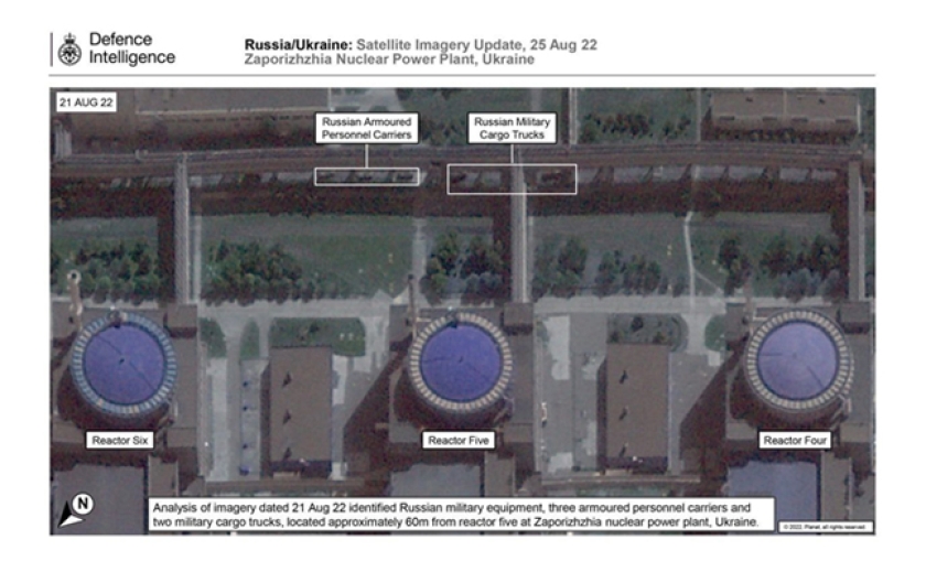 Британська розвідка: «Російські БТР розташовані у 60 метрах від 5-го реактора ЗАЕС»