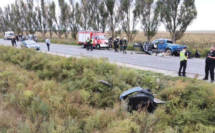 Загиблий водій та 2 травмованих: На автошляху «Запоріжжя-Донецьк» «Mazda» в’їхала в пікап «Mitsubishi»