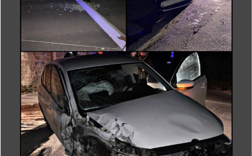 У Запоріжжі водій збив електроопору і «скосив» собі машину