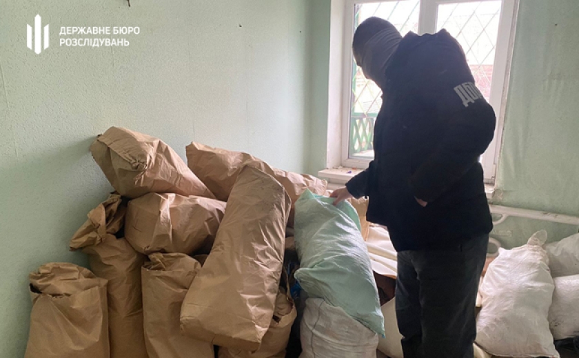 ДБР блокувало у Запоріжжі підпільний «нарко-завод» і вилучило близько 1 тонни соломки опійного маку