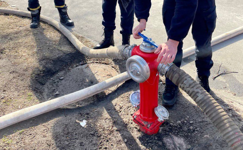У Запоріжжі встановлюють нові сучасні наземні пожежні гідранти