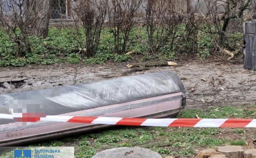 Наслідки нічного обстрілу Запоріжжя: ворожа ракета впала в спальному районі