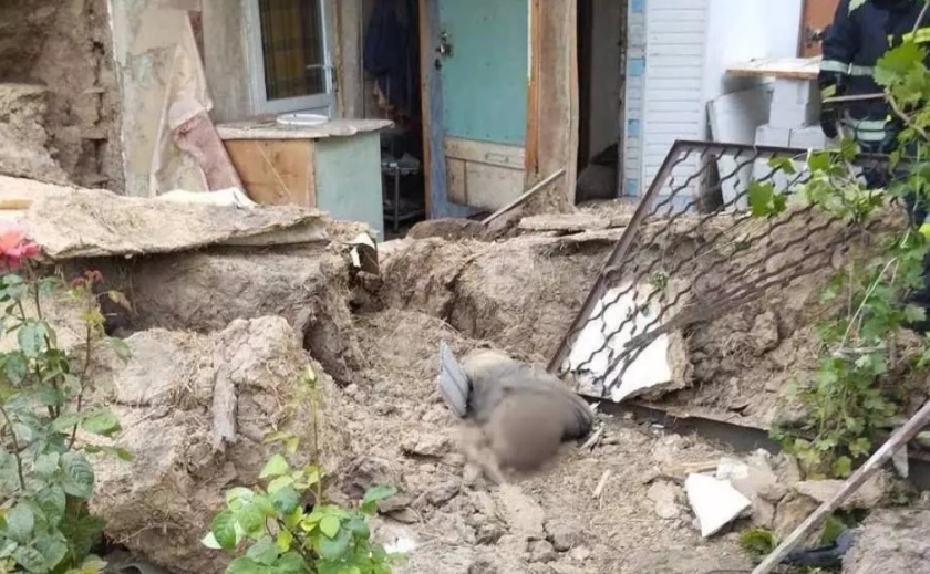 Привалило стіною насмерть: у Запорізькому районі рятувальники дістали з-під завалів тіло чоловіка