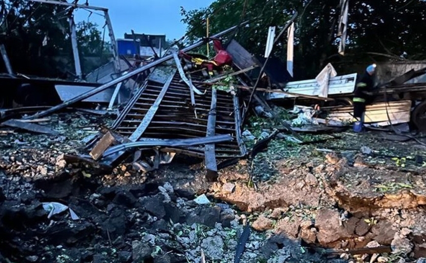 Зруйновано підприємство та 15 житлових будинків: подробиці нічної атаки на Запоріжжя