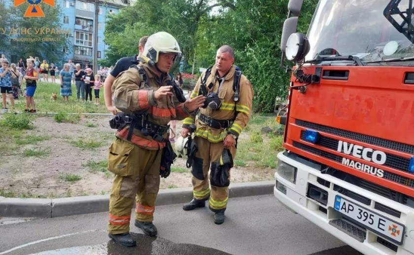 У Запоріжжі дитячі пустощі з вогнем закінчились пожежею у багатоповерхівці