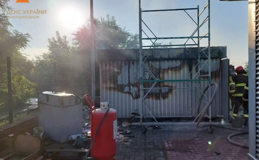 У Запоріжжі рятувальники приборкали пожежу на автозаправній станції