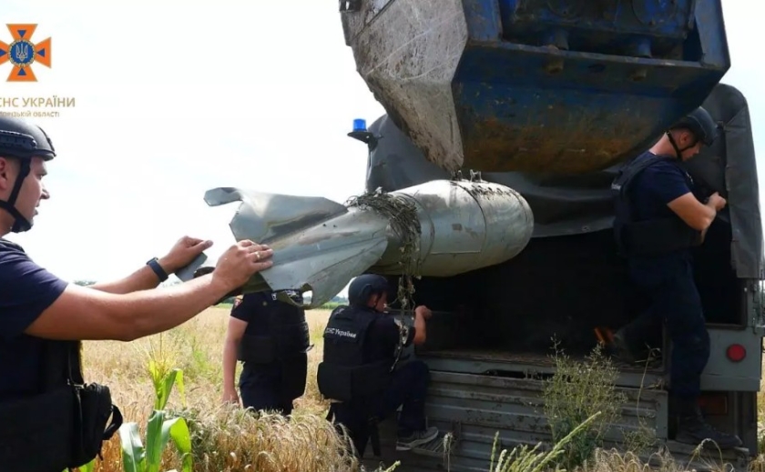 Піротехніки ДСНС знищили авіабомбу у Запорізькому районі