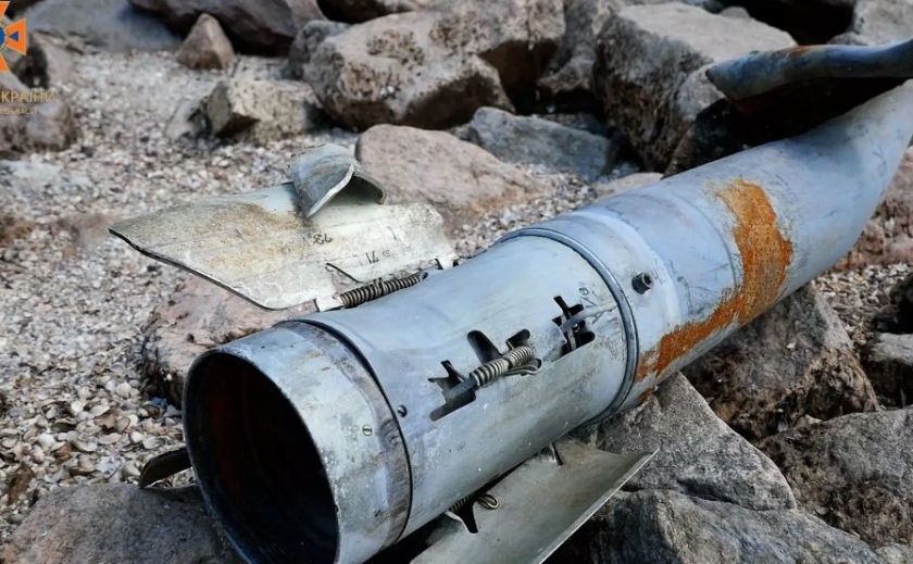 Піротехніки Запоріжжя знищили вибухонебезпечні предмети, знайдені на березі Дніпра (ВІДЕО)