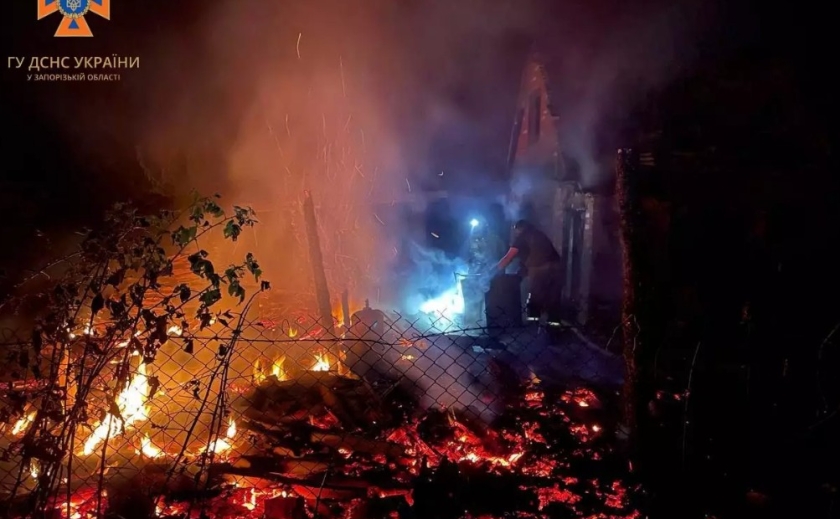 У Пологівському районі у пожежі, яка виникла через ворожі обстріли, постраждала жінка