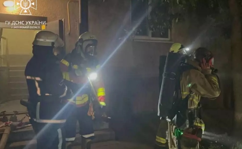 У Запоріжжі під час пожежі в багатоповерхівці вогнеборці врятували чоловіка