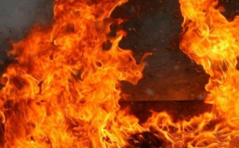 У Запоріжжі надзвичайники врятували чоловіка з палаючої квартири