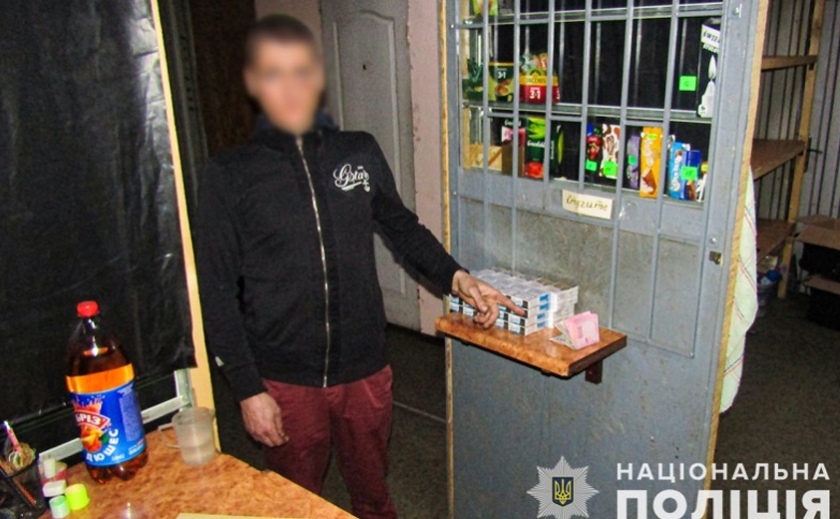 Власник нелегального торгового павільйону у Запоріжжі намагався підкупити правоохоронців: деталі