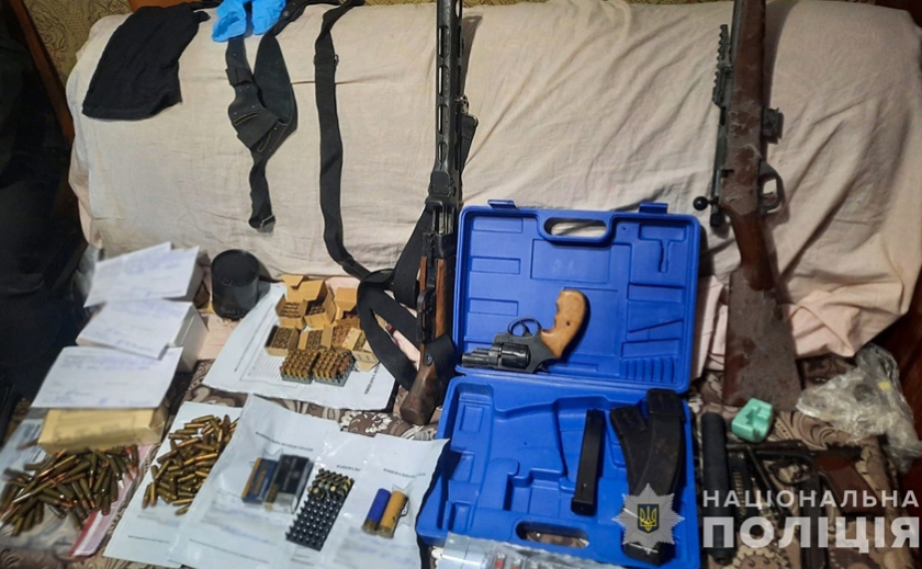 Поліцейські Запоріжжя вилучили з незаконного обігу вогнепальну зброю та боєприпаси: деталі
