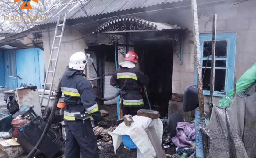 У Запорізькому районі через коротке замикання спалахнув будинок