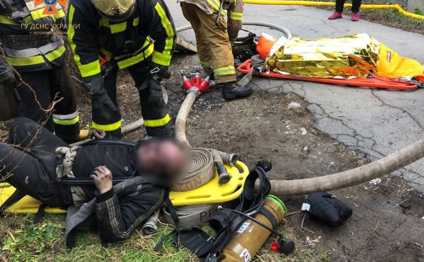 На пожежі у Запоріжжі вогнеборці врятували двох чоловіків
