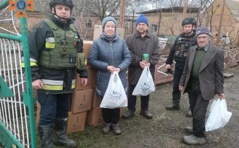 Рятувальники Запорізької області доставили мешканцям прифронтових міст 2500 кг продуктів харчування від волонтерів