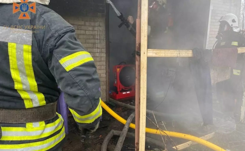 Дві пожежі за добу через коротке замикання електромережі: у Запоріжжі надзвичайники ліквідували загорання у будинку та гаражі