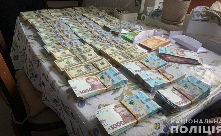Заробили понад 1 200 000 доларів на ухилянтах: у Запоріжжі викрили корумпованих посадовців МСЕК