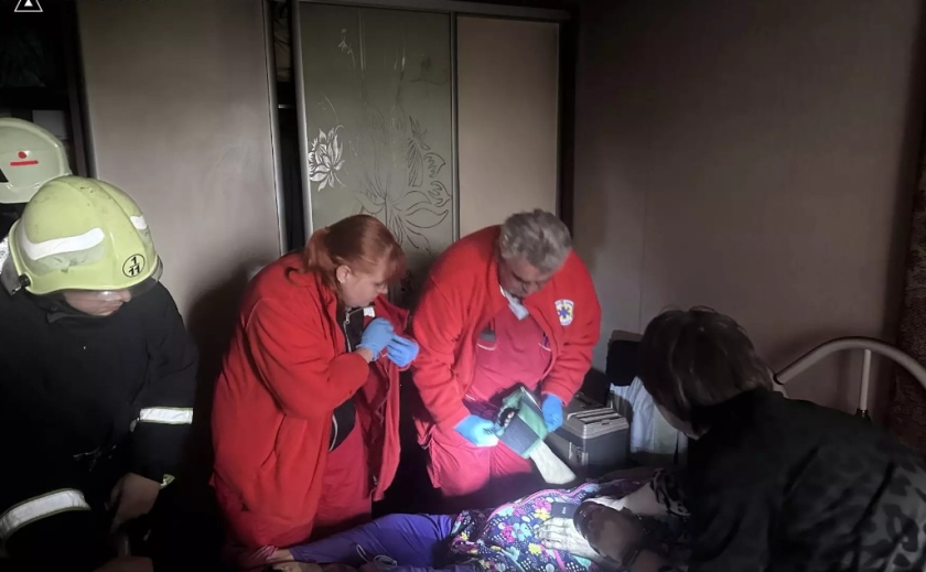 Коротке замикання без загорання: у Запоріжжі фахівці ДСНС допомогли жінці, яка не могла вийти з квартири